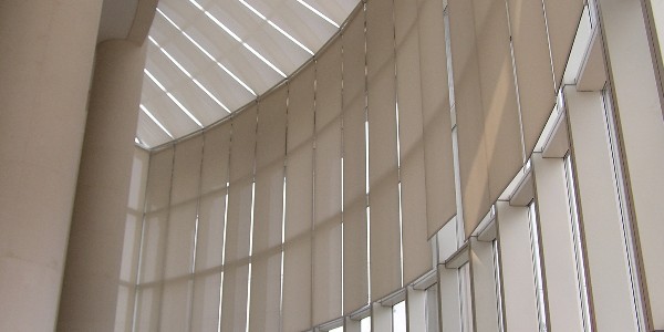 遮阳面料色相对比—调和对比